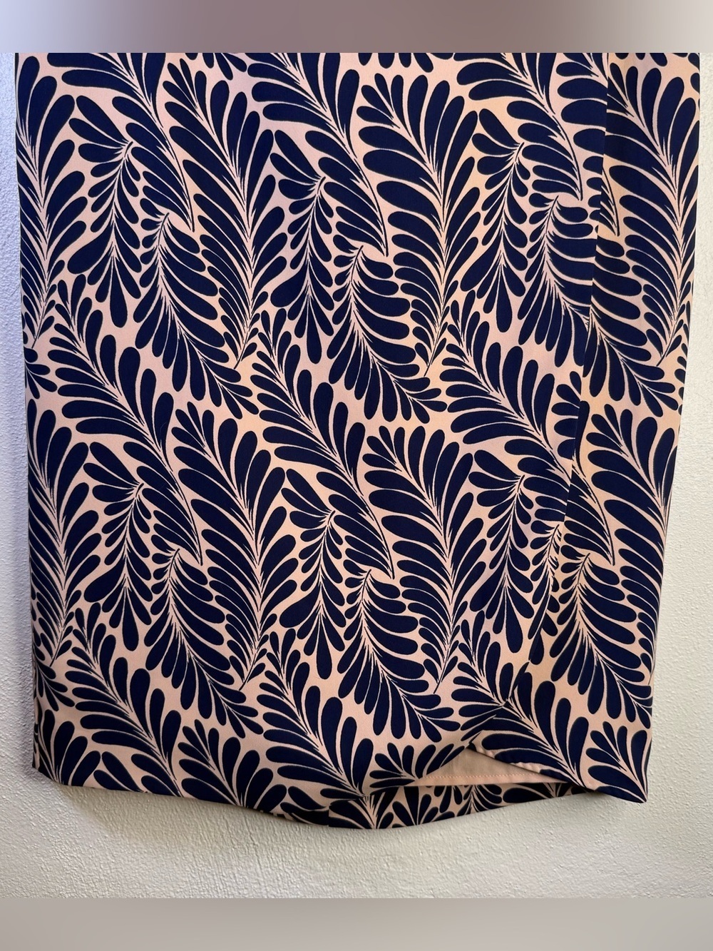 Ann Taylor Women’s Midi Pencil Skirt Faux Wrap Navy & Beige Petal Print Size 8 - Picture 3 of 16